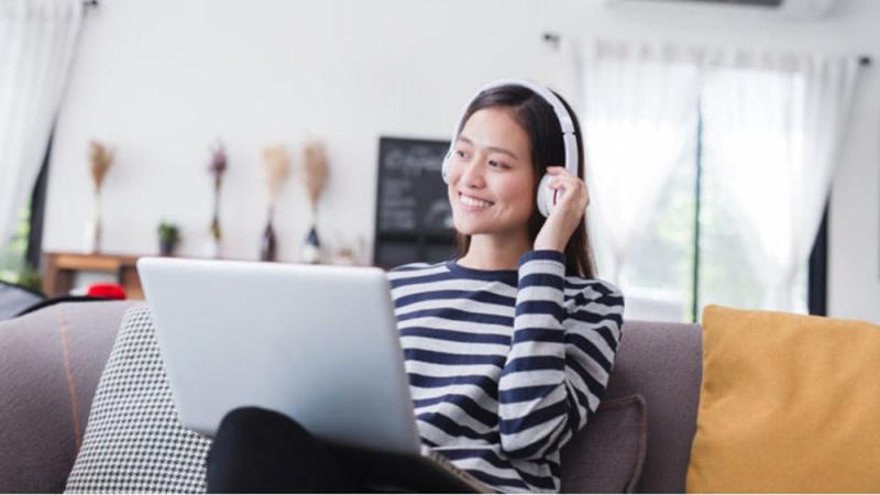 Sức khoẻ - Làm đẹp - Chuyên gia nói về việc vừa làm việc vừa nghe nhạc có lợi hay có hại