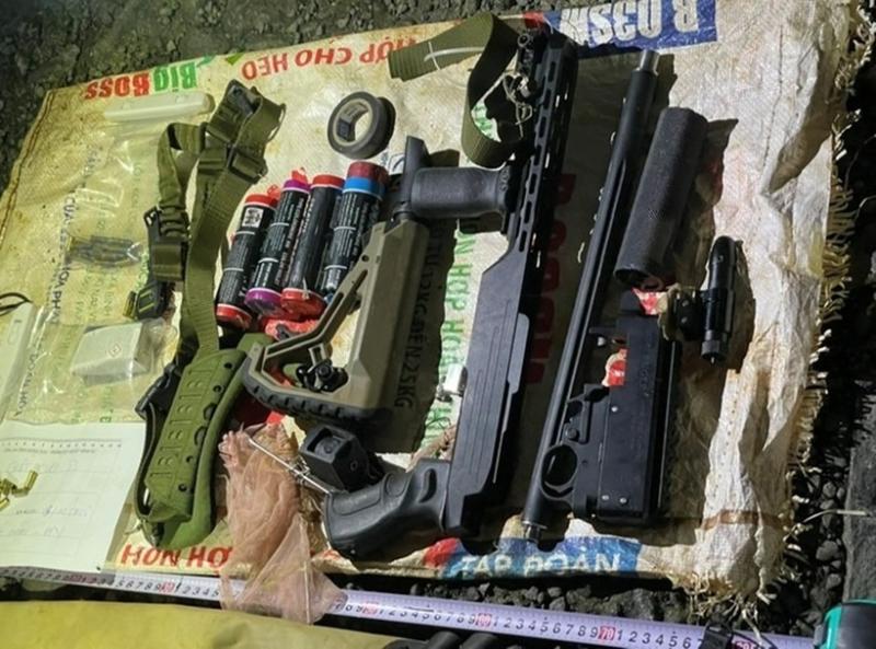 Súng gây án của đối tượng. Ảnh: Báo Người lao động.