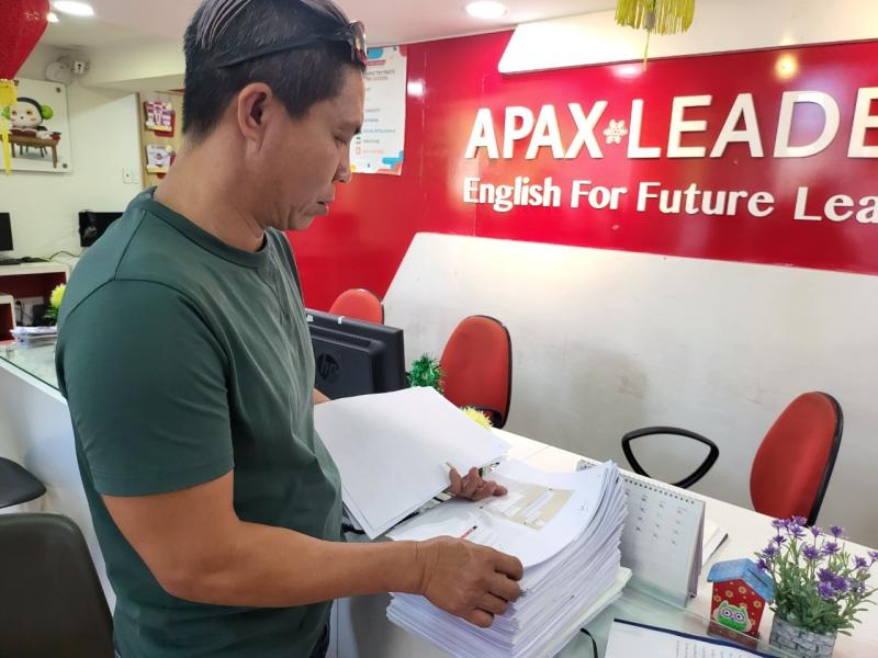 Phụ huynh kéo đến đòi tiền tỉ, lãnh đạo Apax Leaders nói “không có tiền"