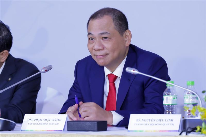 Tỉ phú Phạm Nhật Vượng lọt top 16 người giàu nhất thế giới