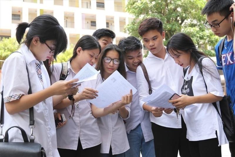 Nhiều thí sinh chọn xét học bạ để "nhẹ gánh" trước kỳ thi tốt nghiệp THPT