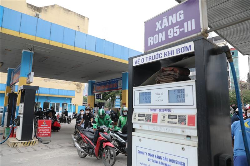 Xăng RON 95 và tất cả các mặt hàng dầu đồng loạt tăng giá