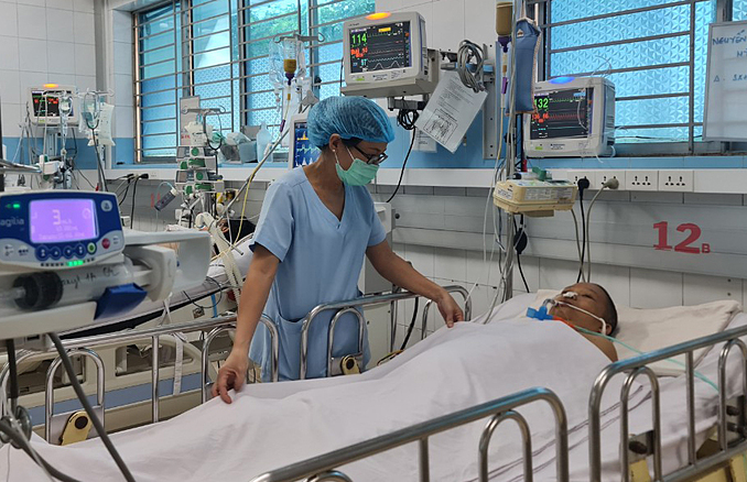 sot xuat huyet nang phai loc mau hai benh nhan ganh vien phi 1 ty dong