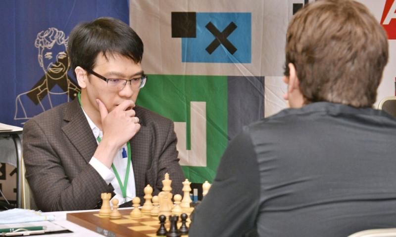 Quang Liêm trong ván thắng Sam Shankland ở Prague Masters, Czech hôm 8/6. Ảnh: PCF