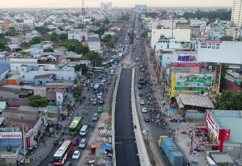 Quốc lộ 22, tuyến độc đạo kết nối khu Tây Bắc với trung tâm TP HCM quá tải nhiều năm nay. Ảnh: Thái Anh