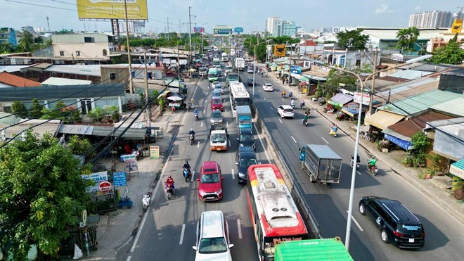 Quốc lộ 1 qua huyện Bình Chánh sẽ được mở rộng lên 8 làn xe. Ảnh: Hữu Chánh