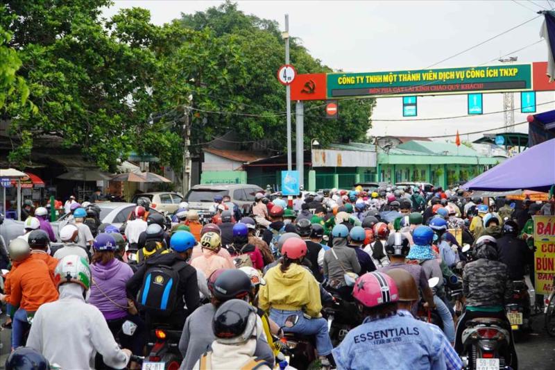 Phà Cát Lái thường quá tải dịp lễ, Tết. Ảnh: Minh Quân