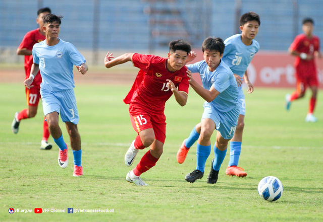 U16 Việt Nam thắng đậm U16 Singapore trong trận ra quân tại giải Đông Nam Á 2022 - Ảnh 1. U16 Việt Nam thắng đậm U16 Singapore trong trận ra quân tại giải Đông Nam Á 2022 - Ảnh 1.