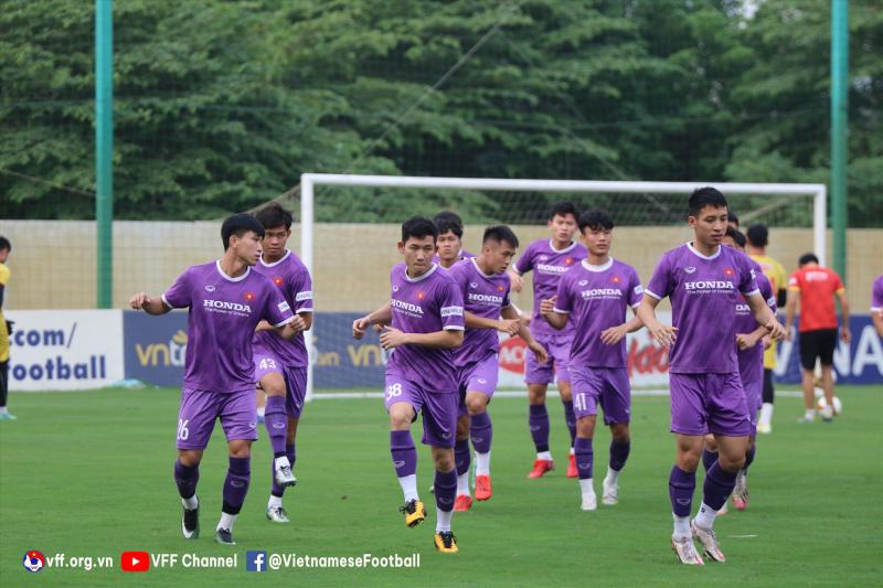 Hùng Dũng và các cầu thủ quá tuổi giữ vai trò quan trọng ở 2 tấm huy chương vàng SEA Games gần nhất. Ảnh: VFF