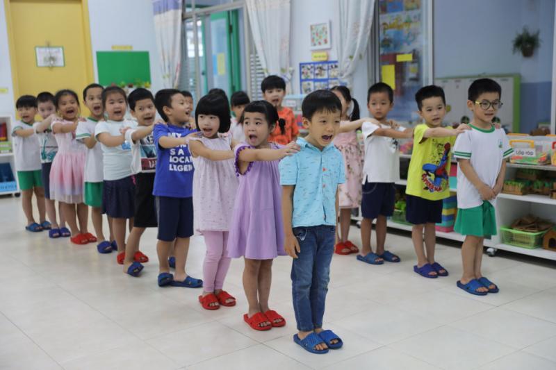 Học sinh trường Mầm non 19/5, quận 1 đến trường hồi tháng 2. Ảnh: Quỳnh Trần