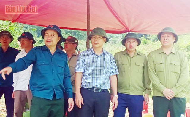 Lật thuyền làm 5 người chết và mất tích: Nỗ lực tìm kiếm nạn nhân - Ảnh 3. Lật thuyền làm 5 người chết và mất tích: Nỗ lực tìm kiếm nạn nhân - Ảnh 3.
