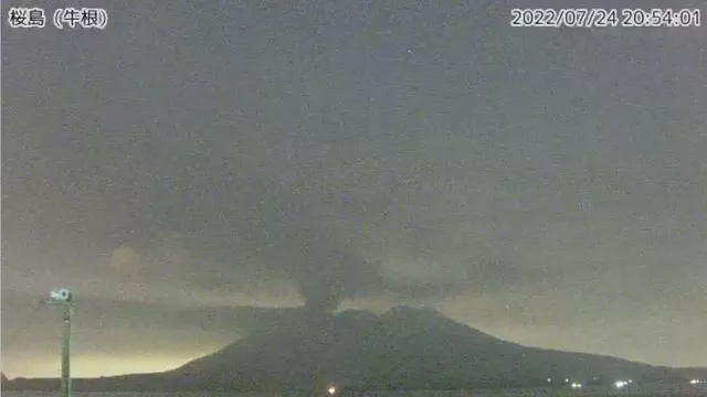 Núi lửa Sakurajima phun trào, Nhật Bản kích hoạt cảnh báo mức cao nhất - Ảnh 1. Núi lửa Sakurajima phun trào, Nhật Bản kích hoạt cảnh báo mức cao nhất - Ảnh 1.