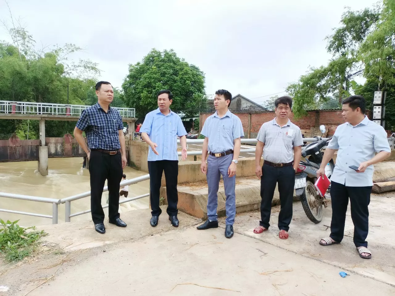 Cận cảnh nước dâng tận nóc nhà ở Tam Đảo - 7 Cận cảnh nước dâng tận nóc nhà ở Tam Đảo - 7