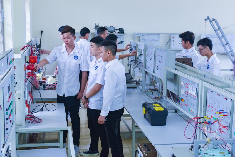 Sinh viên được đào tạo để có thể đáp ứng yêu cầu của doanh nghiệp ngay sau khi tốt nghiệp.