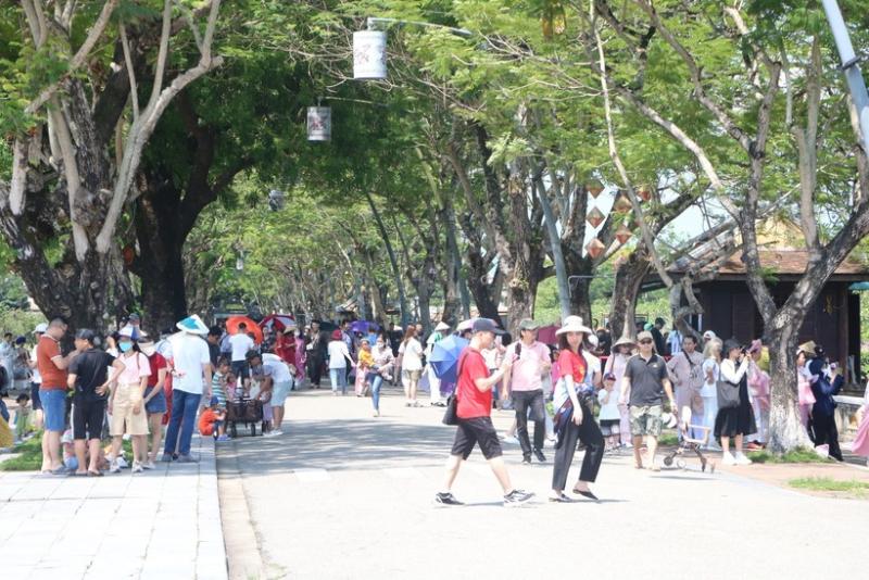 Nghỉ lễ kéo dài là "cơ hội vàng" cho các doanh nghiệp du lịch. Ảnh: Sức khỏe và Đời sống
