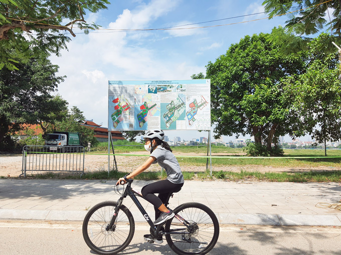Pano thông tin về đồ án được dựng phía trước hồ Đầm Trị. Ảnh: Võ Hải
