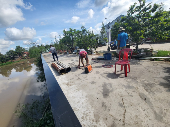 Biệt thự, nhà hàng nguy nga trên rạch, cán bộ địa phương nhắc cấp dưới kiểm tra nhưng... quên mất - Ảnh 2. Biệt thự, nhà hàng nguy nga trên rạch, cán bộ địa phương nhắc cấp dưới kiểm tra nhưng... quên mất - Ảnh 2.