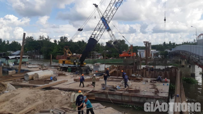“Siết” nhanh, giao mặt bằng bờ sông để thi công cầu Tây Đô ở Cần Thơ 3