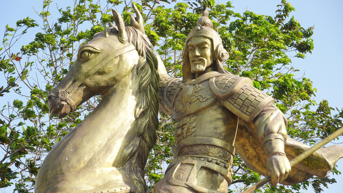 Họp thẩm định tượng Đức Thánh Trần Hưng Đạo bị nói giống tượng Quan Công - Ảnh 2.