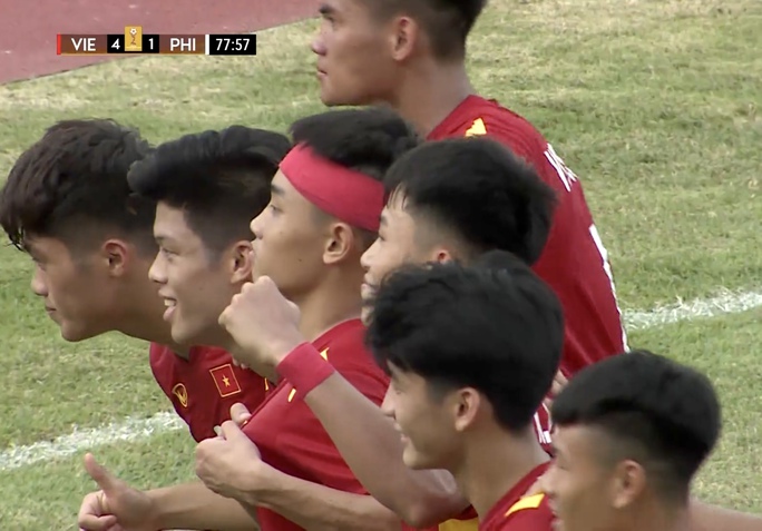 Nguyễn Quốc Việt lập cú đúp, U19 Việt Nam thắng đậm Philippines - Ảnh 2. Nguyễn Quốc Việt lập cú đúp, U19 Việt Nam thắng đậm Philippines - Ảnh 2.