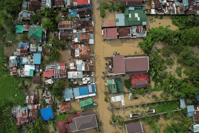Ít nhất 5 người thiệt mạng tại Philippines do siêu bão Noru - Ảnh 4. Ít nhất 5 người thiệt mạng tại Philippines do siêu bão Noru - Ảnh 4.