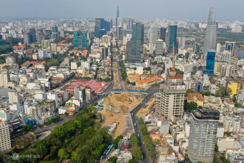 Khu vực công trường Metro từ chợ Bến Thành đến đường Nguyễn Huệ hồi tháng 4. Ảnh: Quỳnh Trần