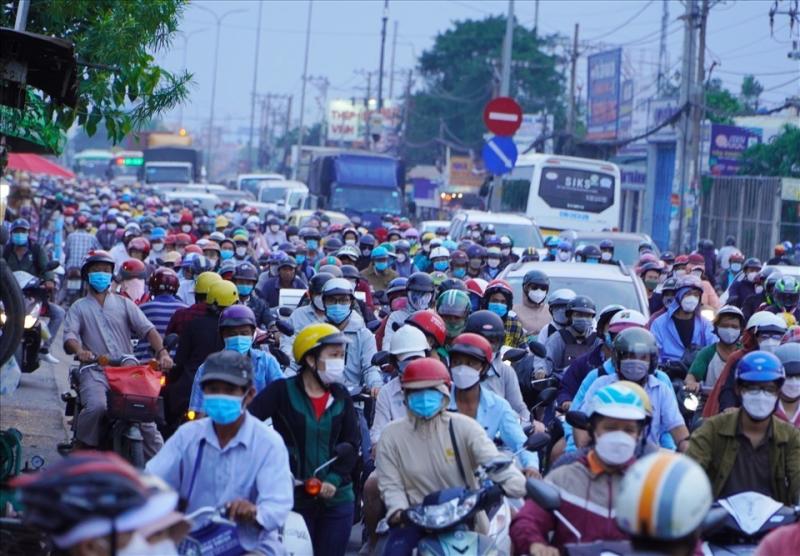 Cầu đường Bình Tiên hoàn thành giúp giảm ùn tắc cho quốc lộ 1 qua huyện Bình Chánh. Ảnh: Minh Quân