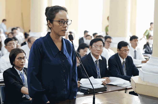 Bị cáo Trương Huệ Vân khai xem cô ruột Trương Mỹ Lan như mẹ. Ảnh: Hoàng Hùng